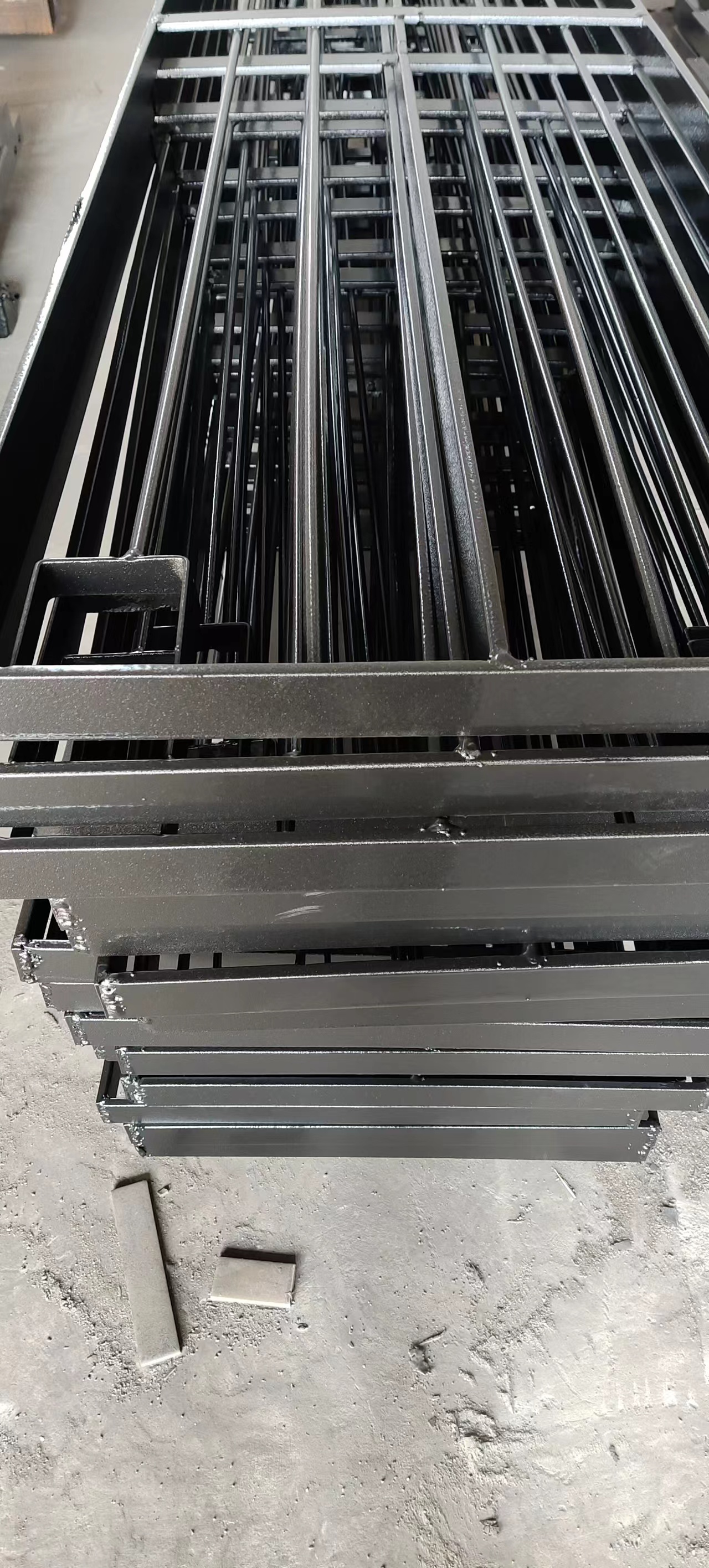 1756114397708314.jpg 聚脲栅栏.jpg